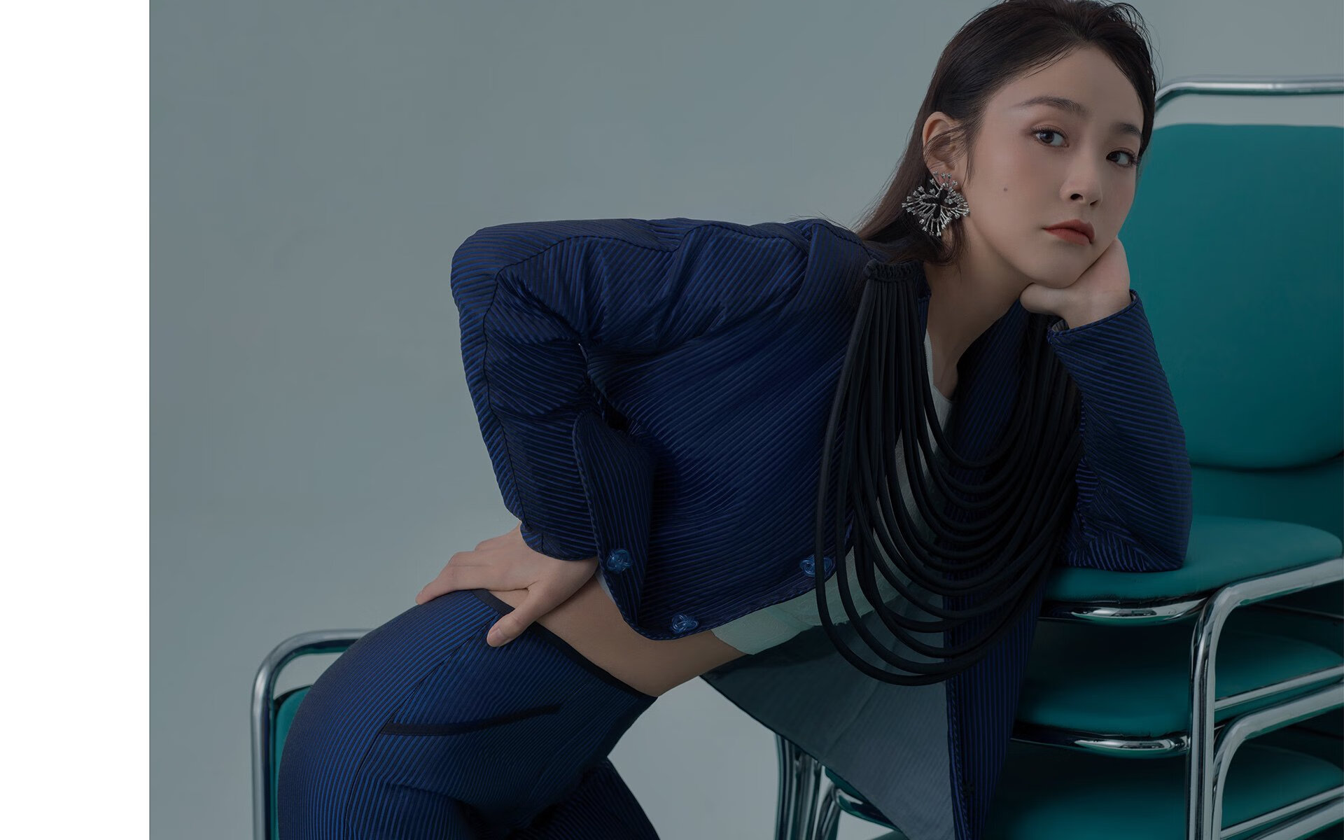 爱游戏娱乐平台-英超球队视频分析系统提升边路防守协同效率,英超当下最流行的战术打法, 或将引领世界足球潮流!