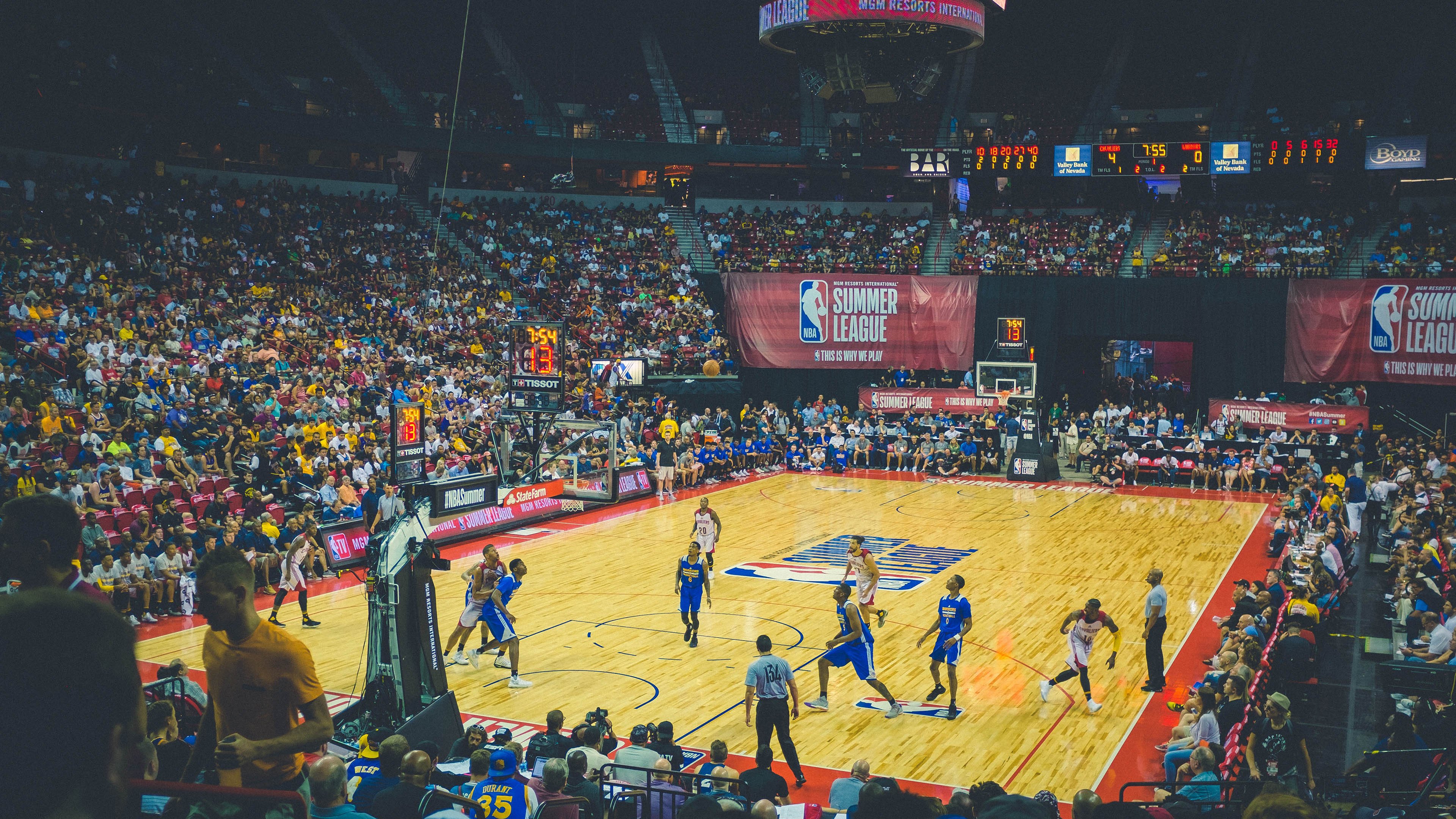 爱游戏入口-球迷自制短片:最感人、最激动人心的现场瞬间,球迷段子